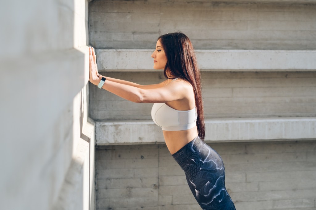 Flexiones contra la pared - Imagen: iStock
