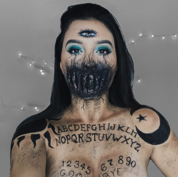 Maquillaje ouija - Imagen: Instagram @helenarago