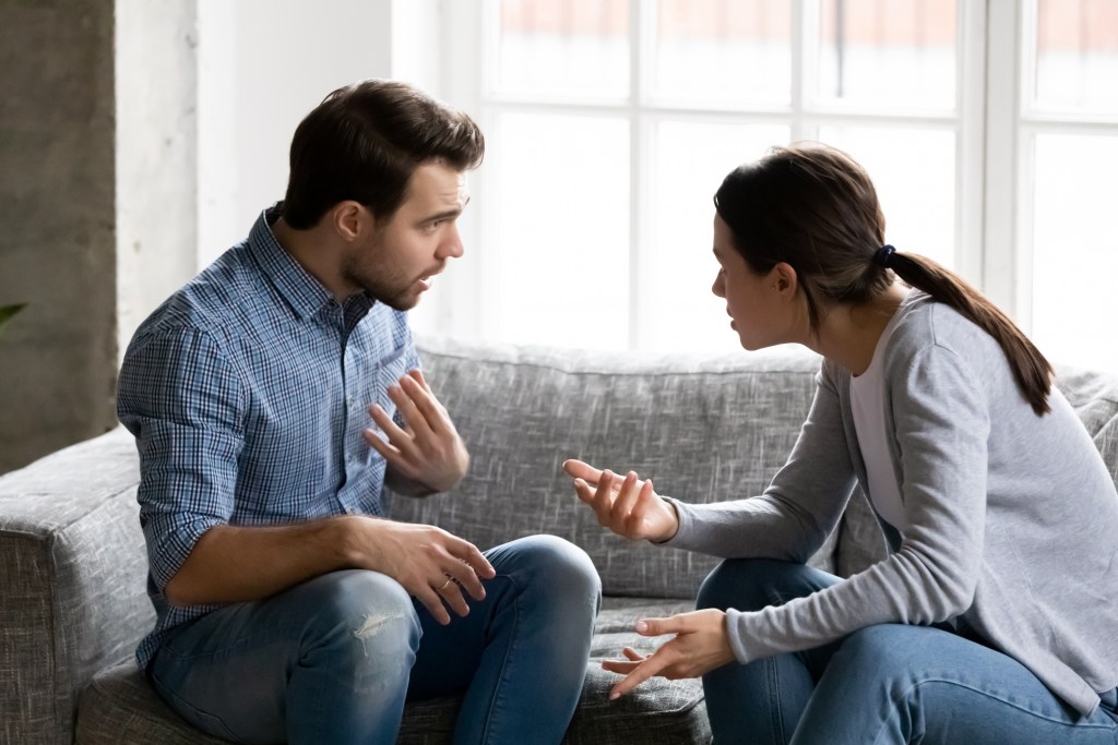 Pareja discutiendo - Imagen: iStock