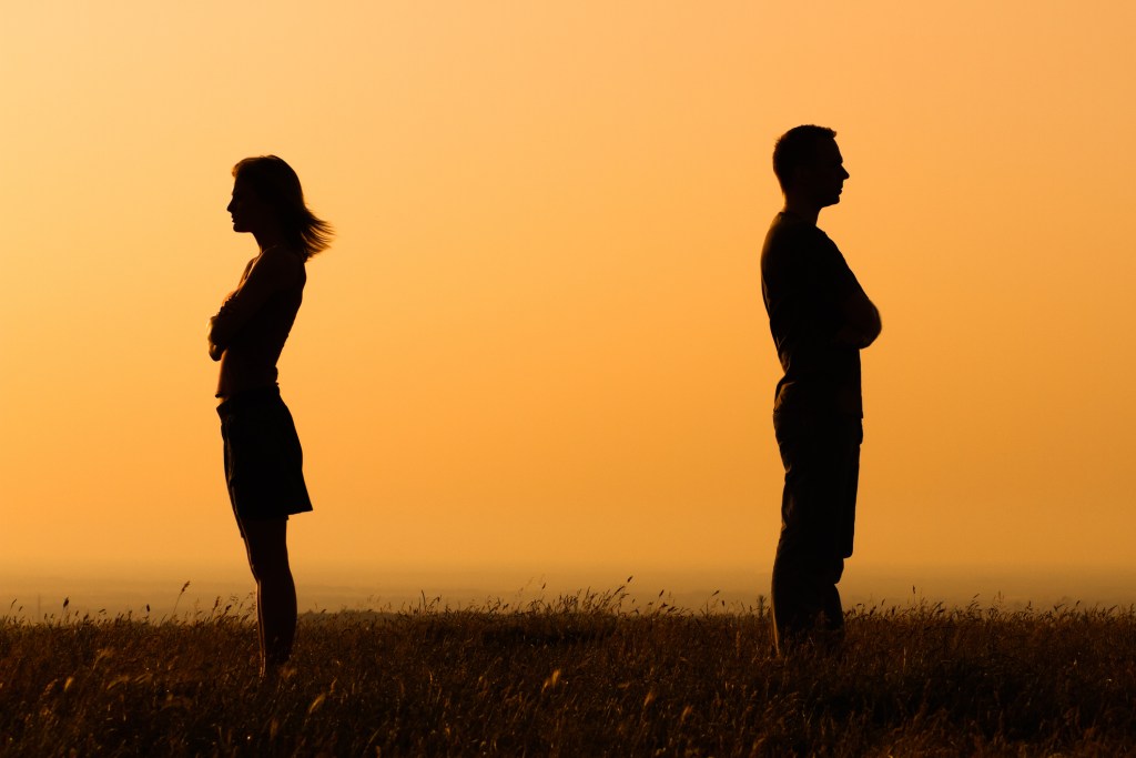 Silueta parejas - Imagen: iStock