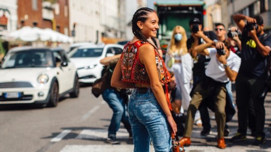 Adiós al aburrimiento: cómo lucir el denim con estilo en 2022 (y no morir en el intento)