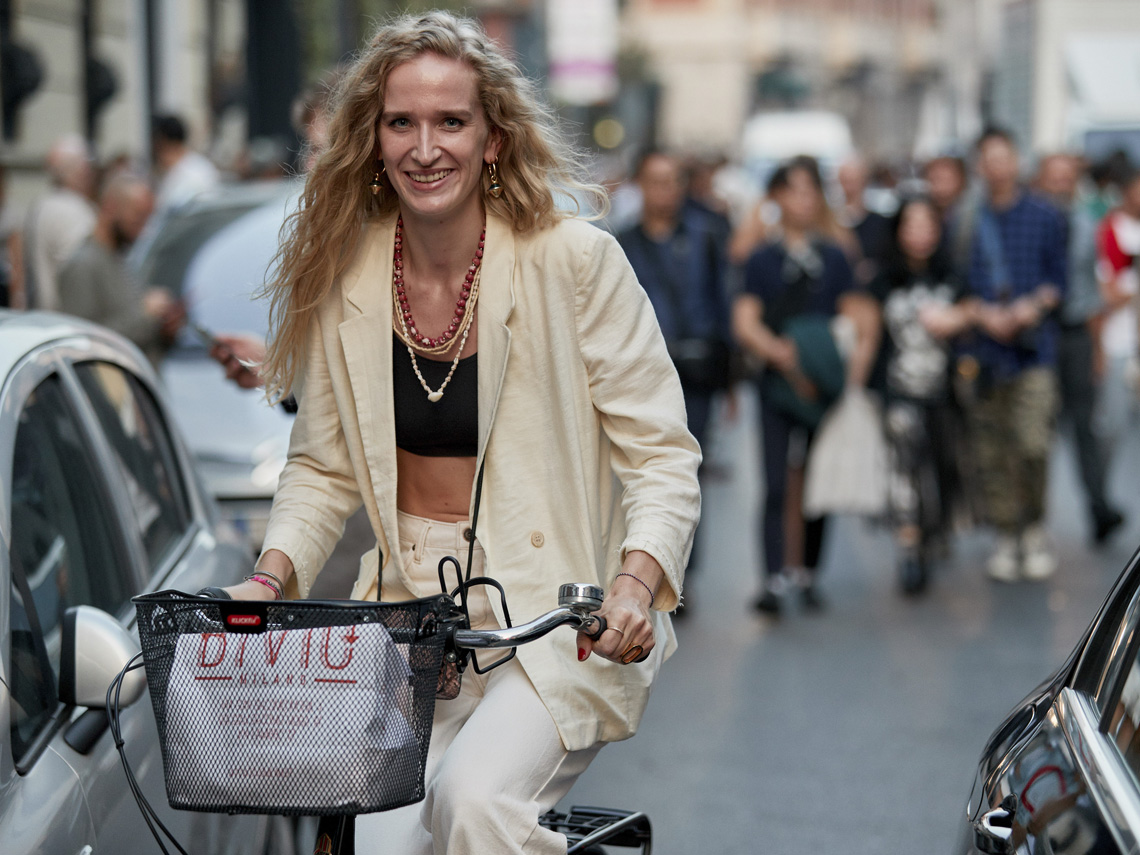 El traje de chaqueta beige será tendencia esta primavera