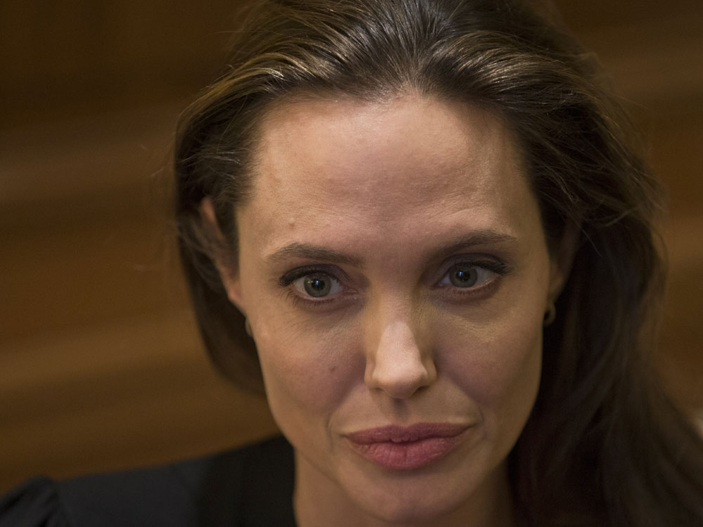 La cara más desconocida de Angelina Jolie