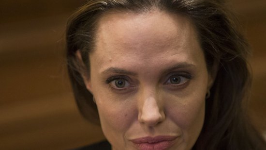 La cara más desconocida de Angelina Jolie