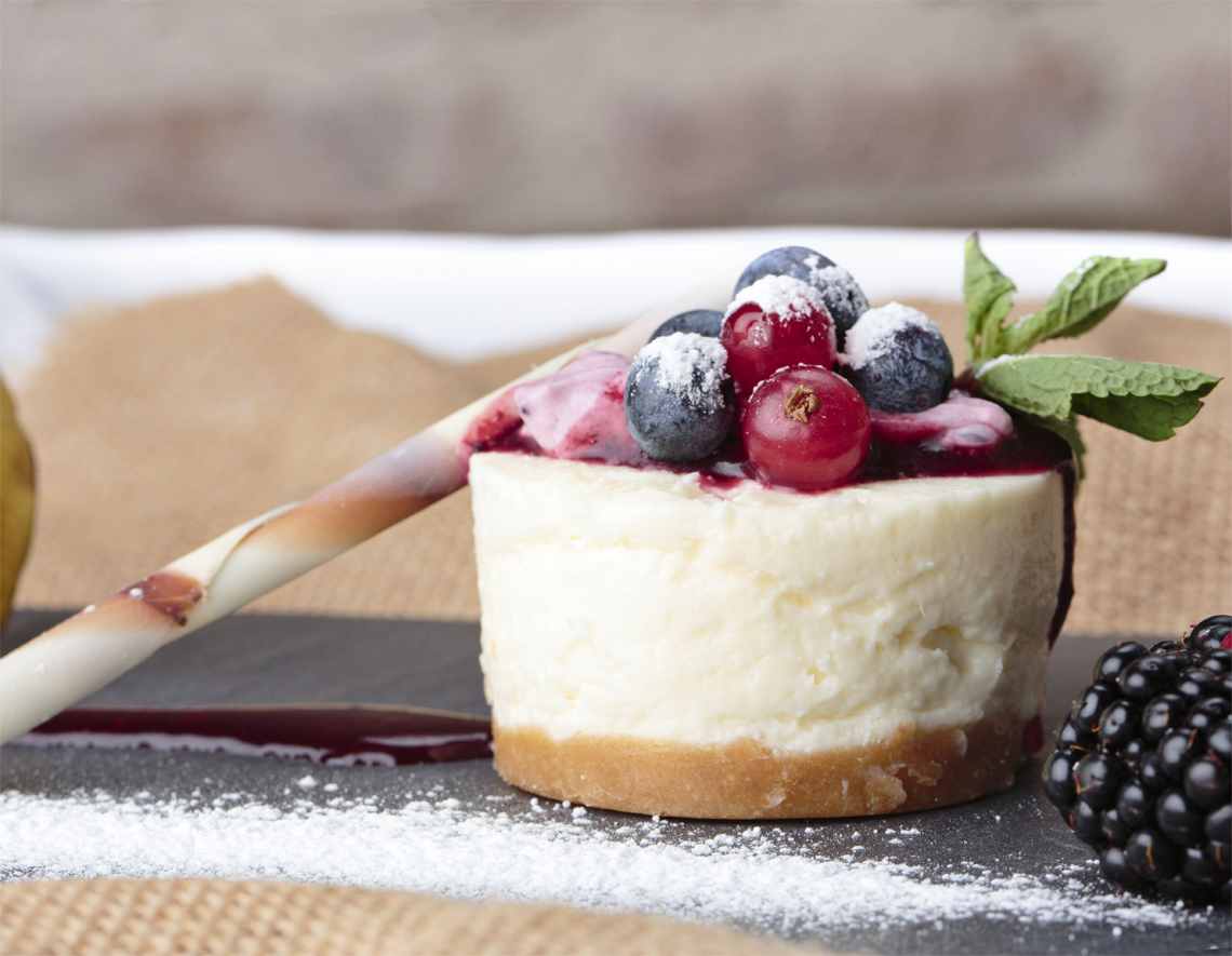 Tarta de queso de chocolate blanco con fresas