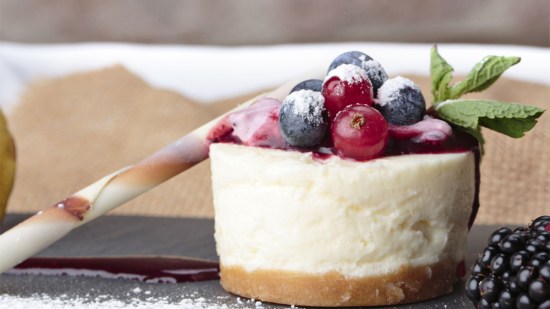Tarta de queso de chocolate blanco con fresas