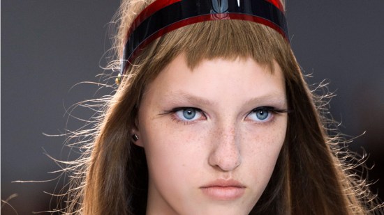 El flequillo 'baby fringe', la tendencia que reasoma en las pasarelas