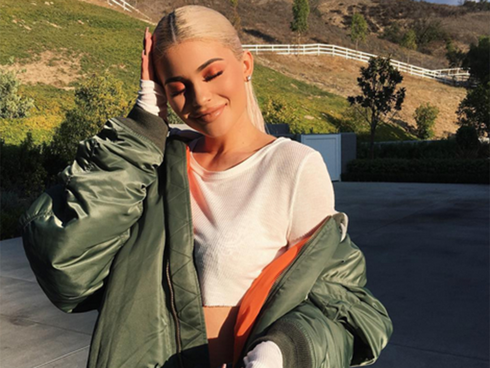 Kylie Jenner destrona a Kim Kardashian como reina de la sensualidad