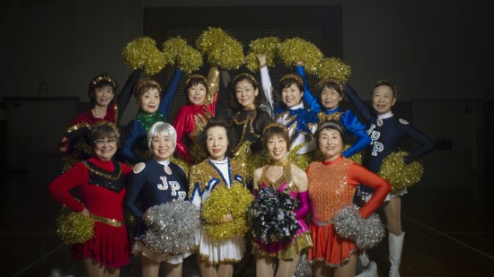 Cheerleaders con una media de edad de 70