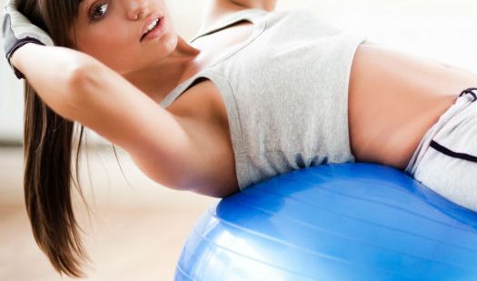 12 ejercicios de piernas con fitball
