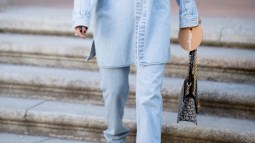Denim on denim: cómo combinar varias prendas vaqueras de la forma más ‘cool’
