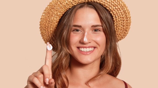 Protectores solares con color: las mejores opciones para cuidar (y unificar) la piel al mismo tiempo en verano