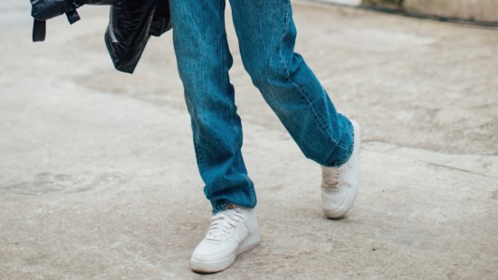 Las nuevas New Balance y otros 9 modelos de zapatillas IDEALES con vaqueros