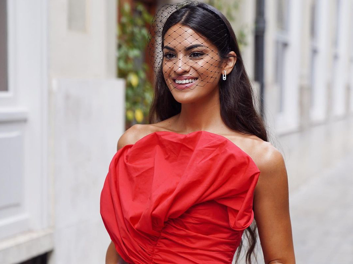 Marta Lozano: tocado de invitada perfecta