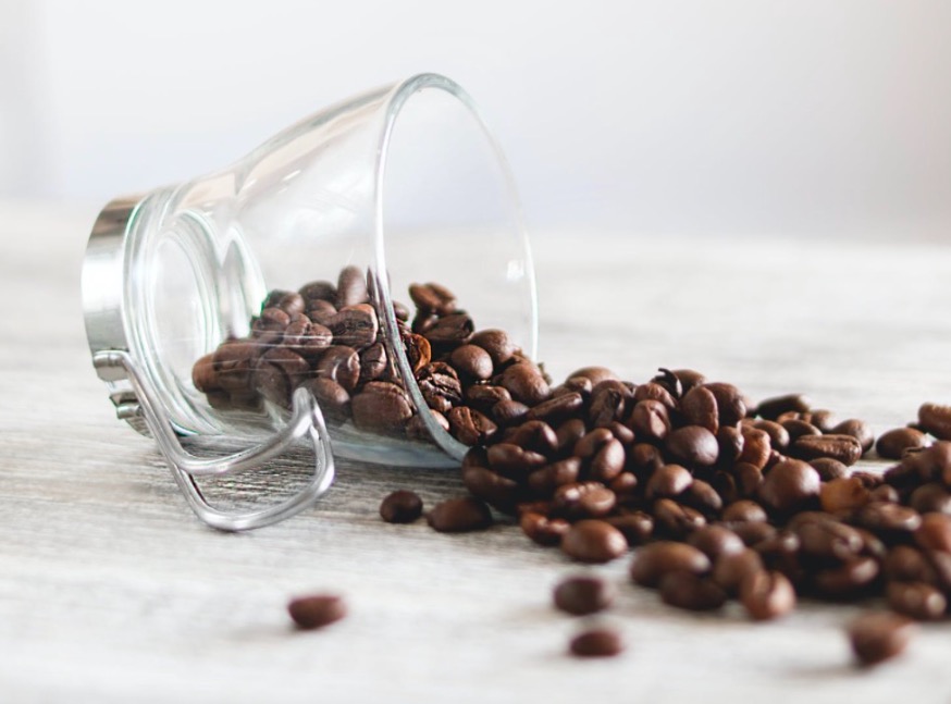 Los mejores cosméticos con cafeína que querrás descubrir