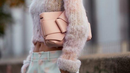 Vestir en rosa en invierno