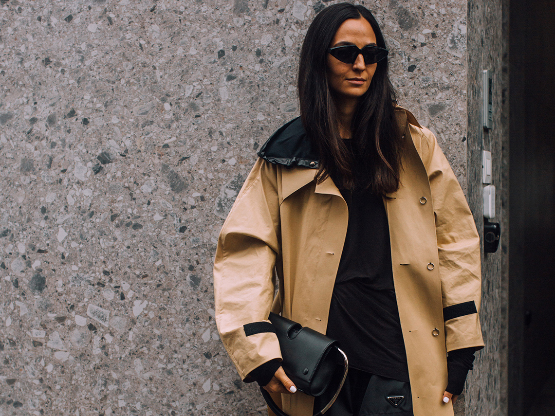Gabardina street style