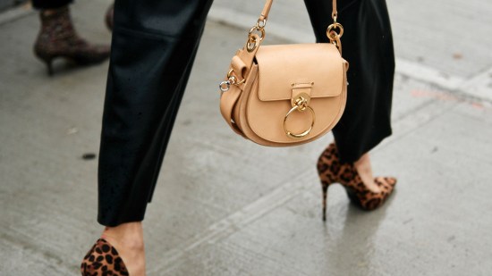 zapatos leopardo tendencia street style