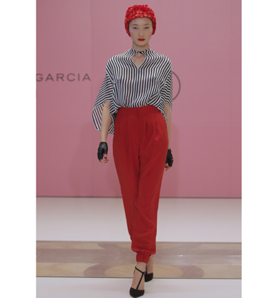 Antonio Garcia reinterpreta el estilo burgués en Seagram's Gin MFSHOW 2013
