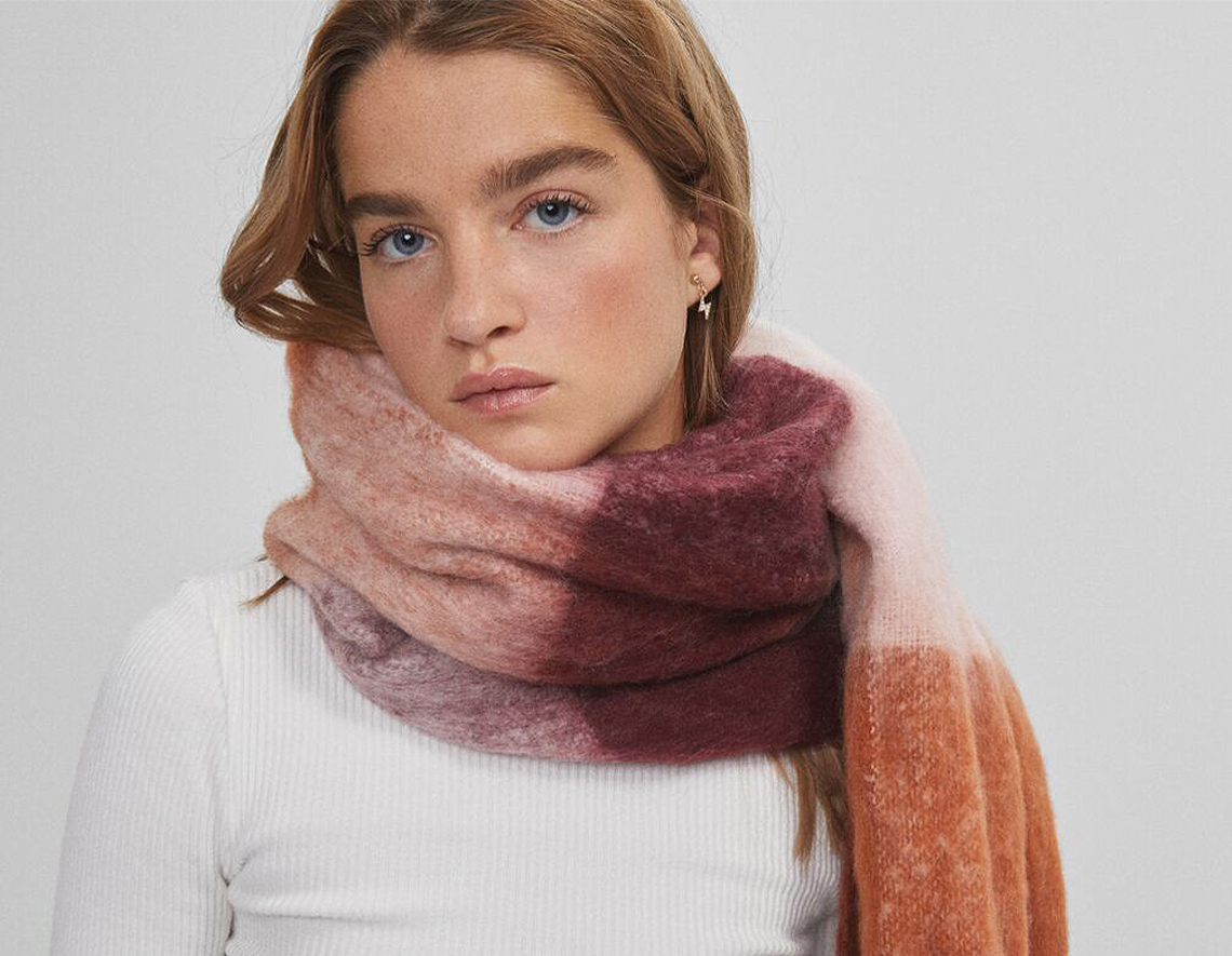 Bershka: las bufandas por menos de 16 euros
