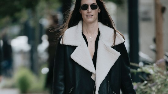 Adelántate a la tendencia y hazte ya con un abrigo de doble faz, un must para este invierno