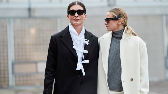 Camisas con lazo: la prenda 'preppy' que no debe faltar