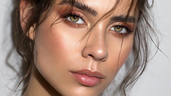 Ponle brillo y color a tu primavera con el maquillaje glow (y estos 10 productazos)
