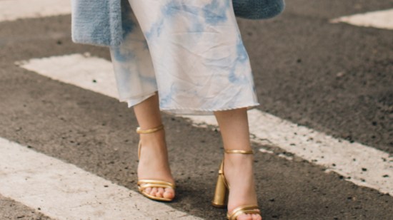 sandalias doradas