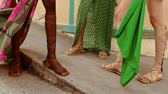 Estas 12 sandalias griegas son (y siempre serán) tendencia