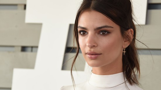 Emily Ratajkowski, 'violada' tras la publicación de un libro