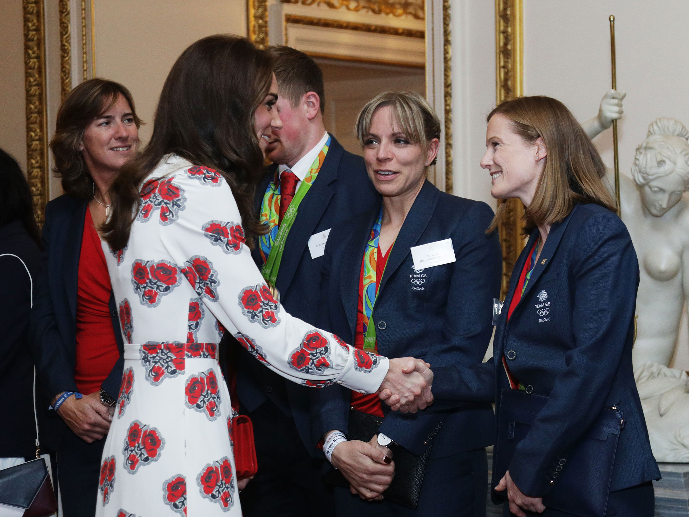 Kate Middleton viste de primavera con un McQueen