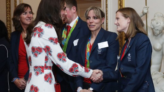 Kate Middleton viste de primavera con un McQueen