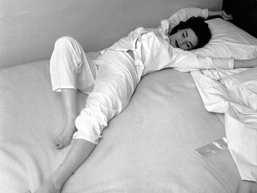 ¿Cuáles son los beneficios de estirarse en la cama?