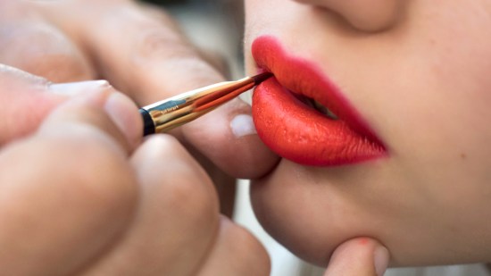 Los 5 trucos de experta para conseguir una boca de terciopelo con un labial mate
