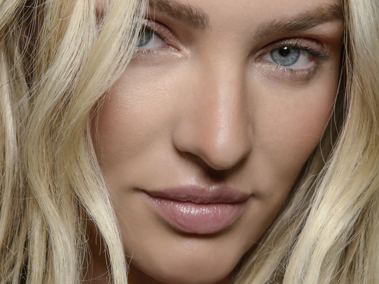 7 gestos que demuestran que eres una adicta a la cosmética facial