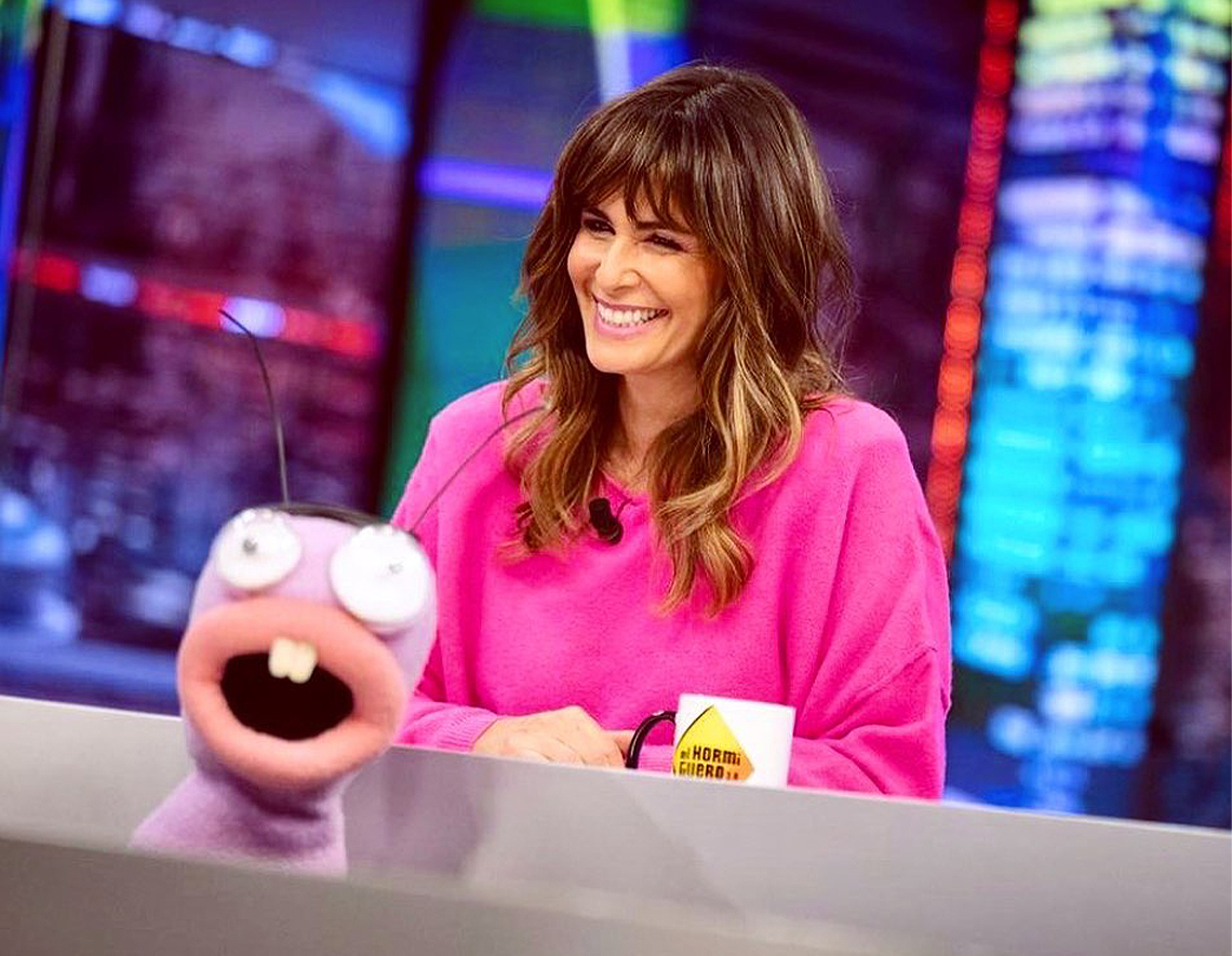Nuria Roca falda LACOSTE