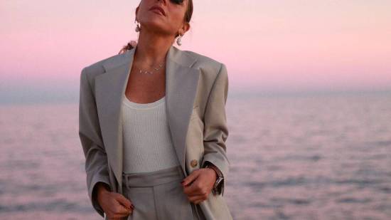Cómo llevar ropa nude por la noche