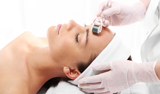 Descubrimos los beneficios del rodillo de micro agujas o skinroller - imagen: iStock