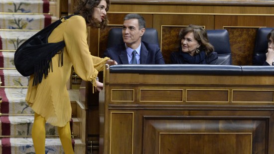 La verdadera fiesta de la democracia está en los zapatos de María Jesús Montero