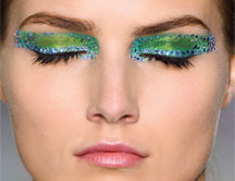 Maquillaje verde esmeralda