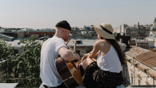 ¿Cómo influye la música en el amor? Este curioso estudio te sorprenderá