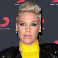 Pink reivindica la belleza natural en su más sincera reflexión