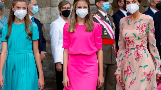 vestido fucsia de leonor