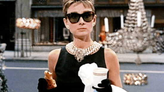 Audrey Hepburn en una escena de 'Desayuno con diamantes'