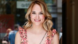 La divertida sesión `beauty´ de Alba Carrillo con su maquillador de excepción, su hijo Lucas