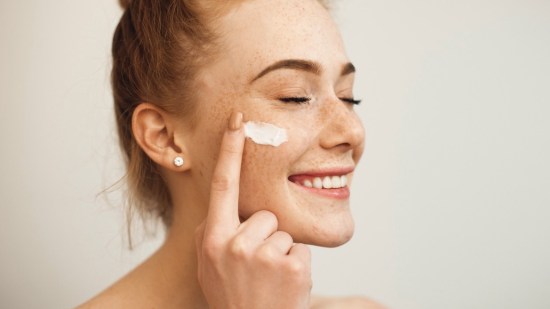 Idebenona, el activo cosmético más potente que la vitamina C