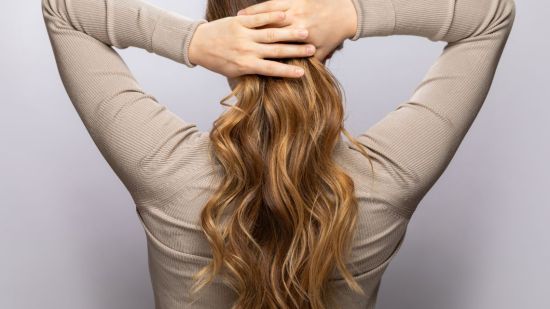 Cómo ponerte extensiones de clip