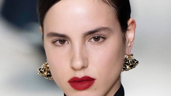 ¡Adiós mascarilla, hola labios! Tips de maquilladora para volver a presumir de labios rojos