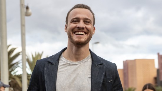 ¡Así era Kerem Bürsin de pequeño! El actor turco derrite a sus fans con una foto de su infancia