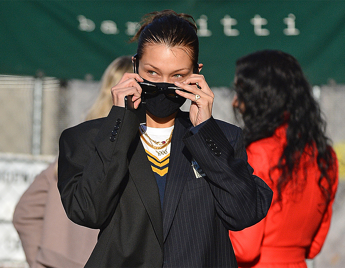 El blazer 'low cost' de Bella Hadid que puedes encontrar en Bershka